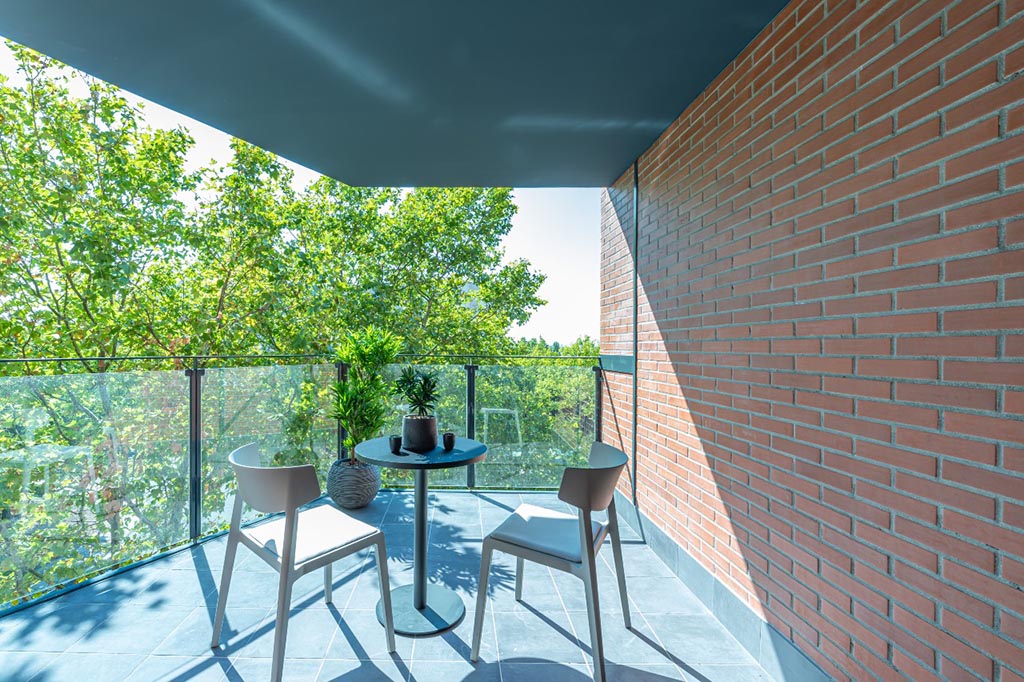 Individual en apartamento con terraza