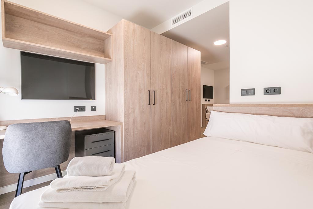 Habitación doble en apartamento